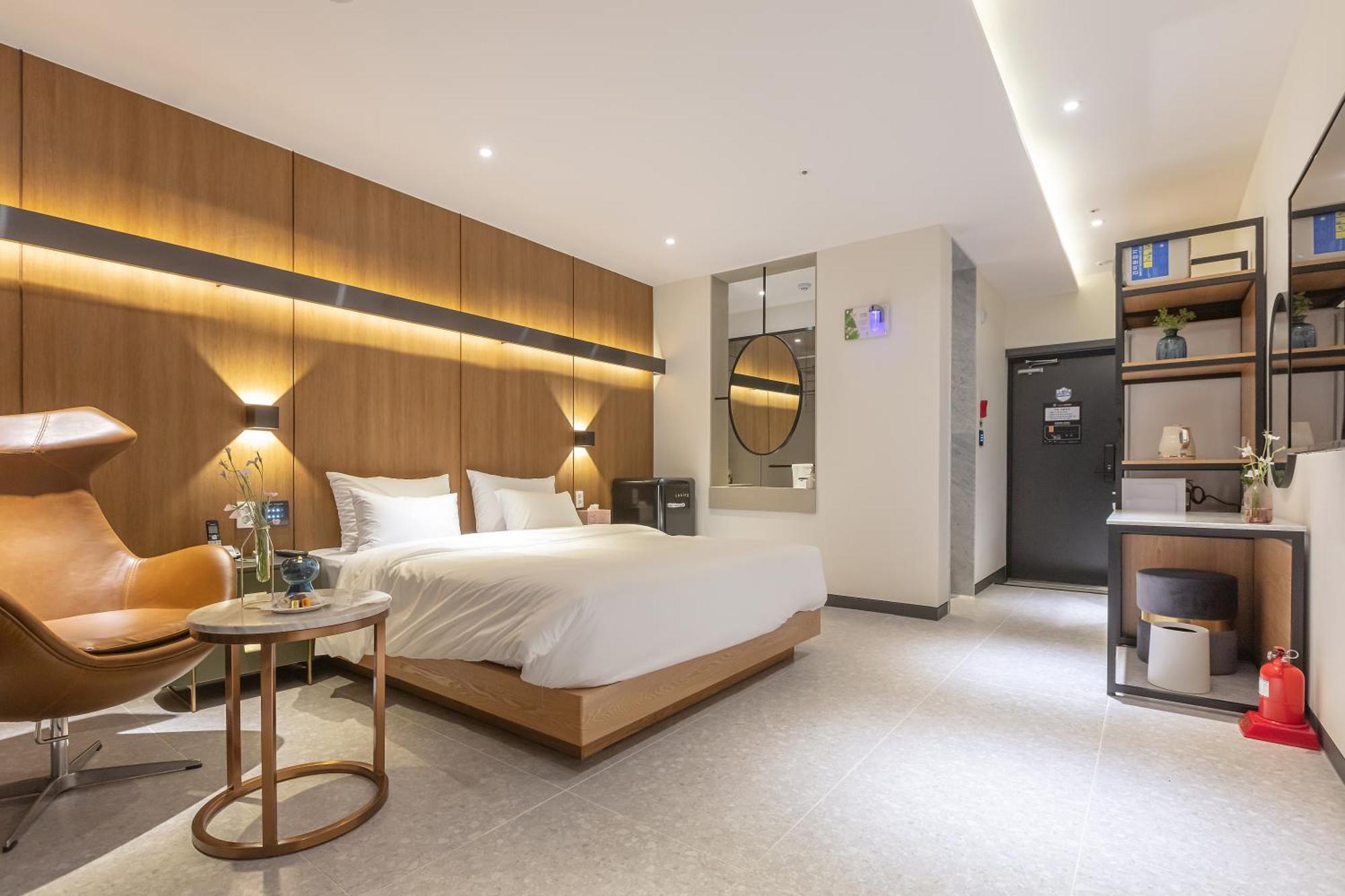 Nomad Hotel Gimhae Bagian luar foto