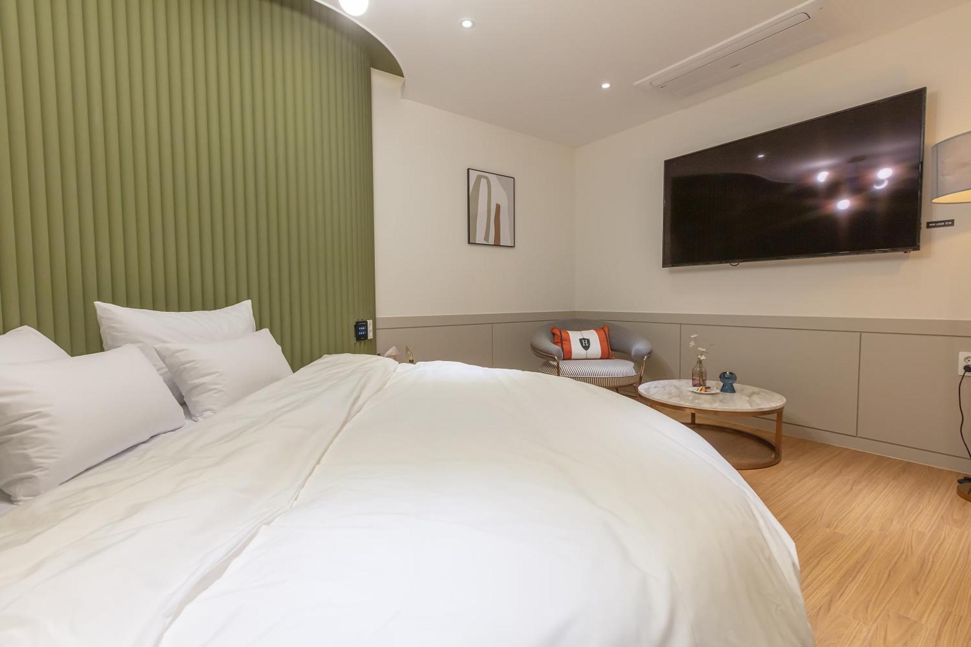 Nomad Hotel Gimhae Bagian luar foto