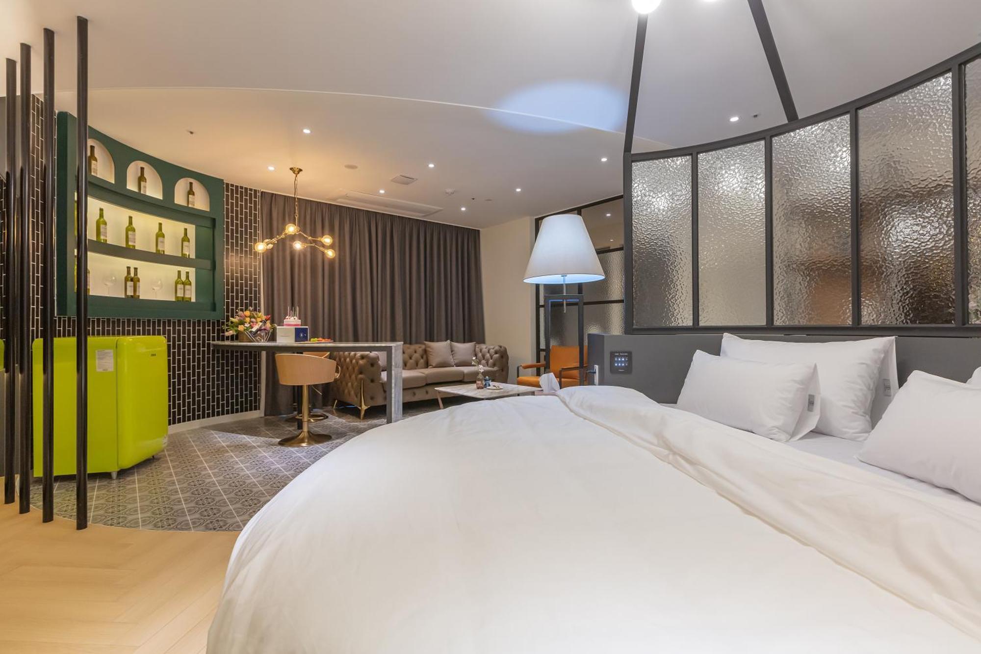 Nomad Hotel Gimhae Bagian luar foto