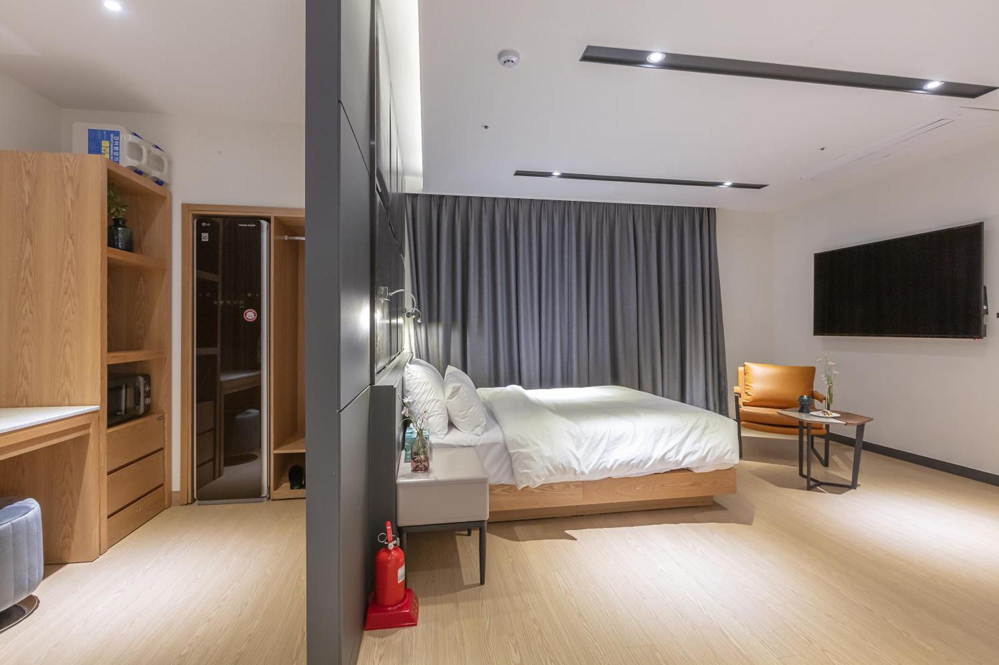 Nomad Hotel Gimhae Bagian luar foto