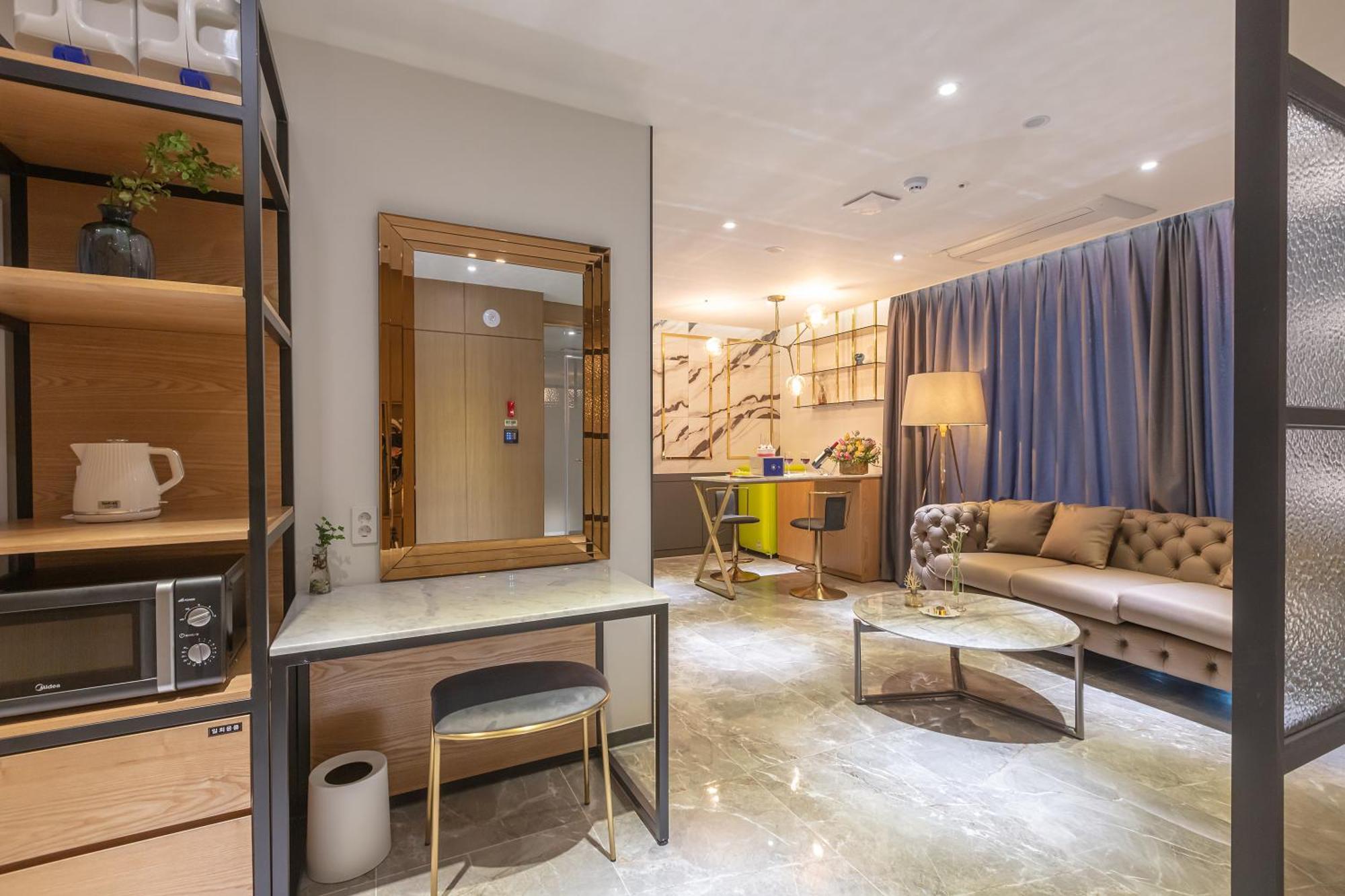 Nomad Hotel Gimhae Bagian luar foto