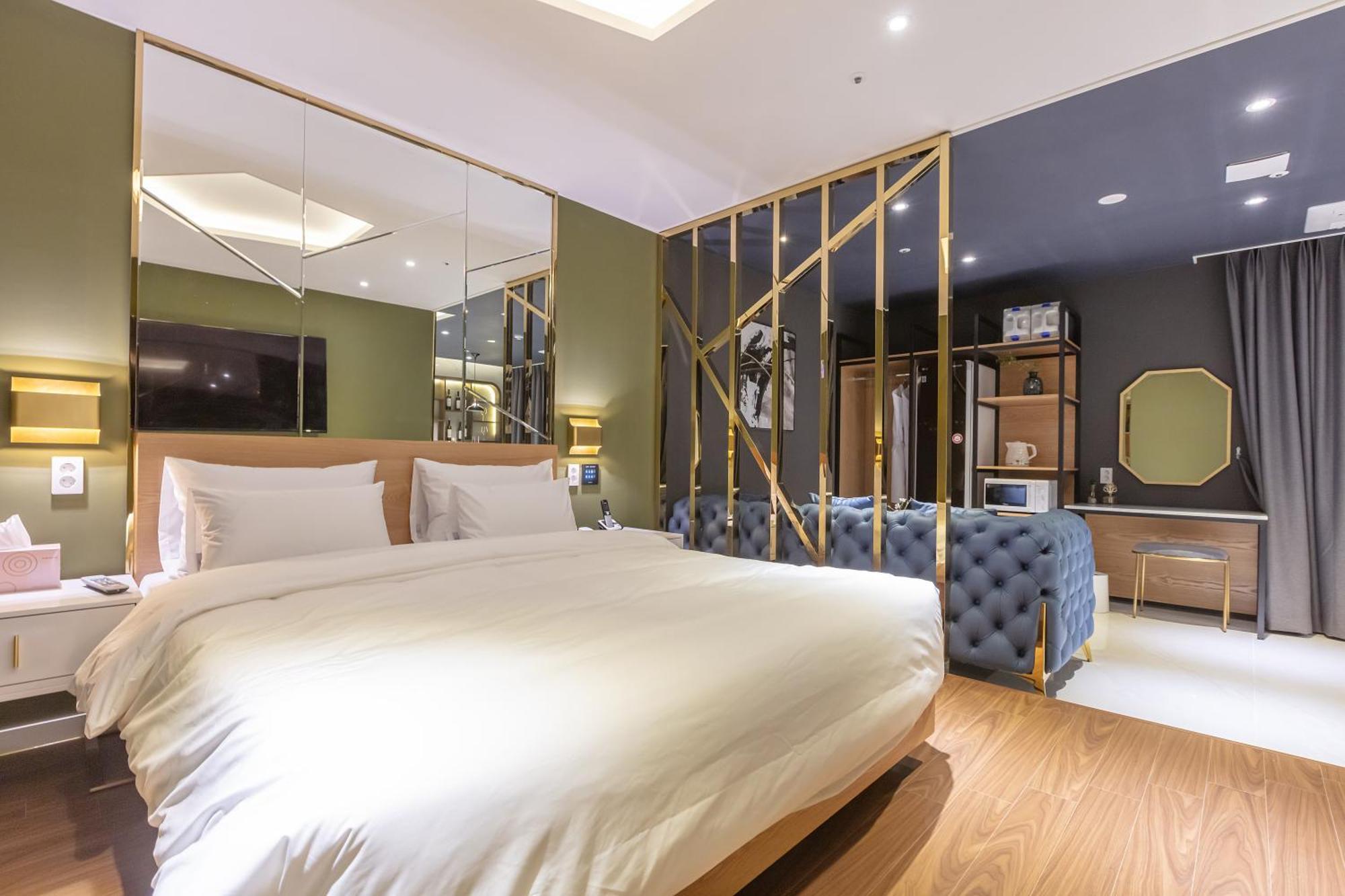 Nomad Hotel Gimhae Bagian luar foto