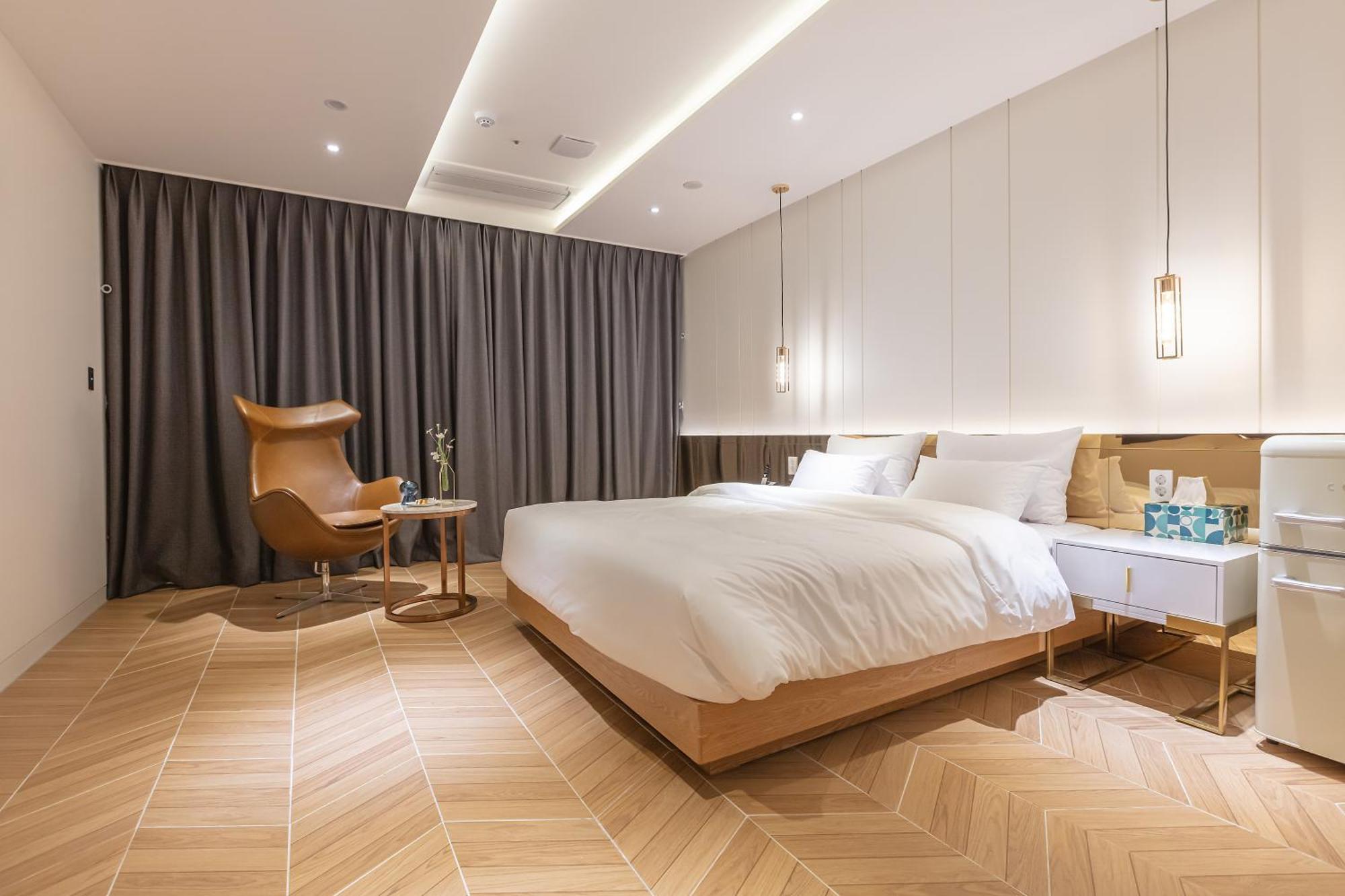 Nomad Hotel Gimhae Bagian luar foto