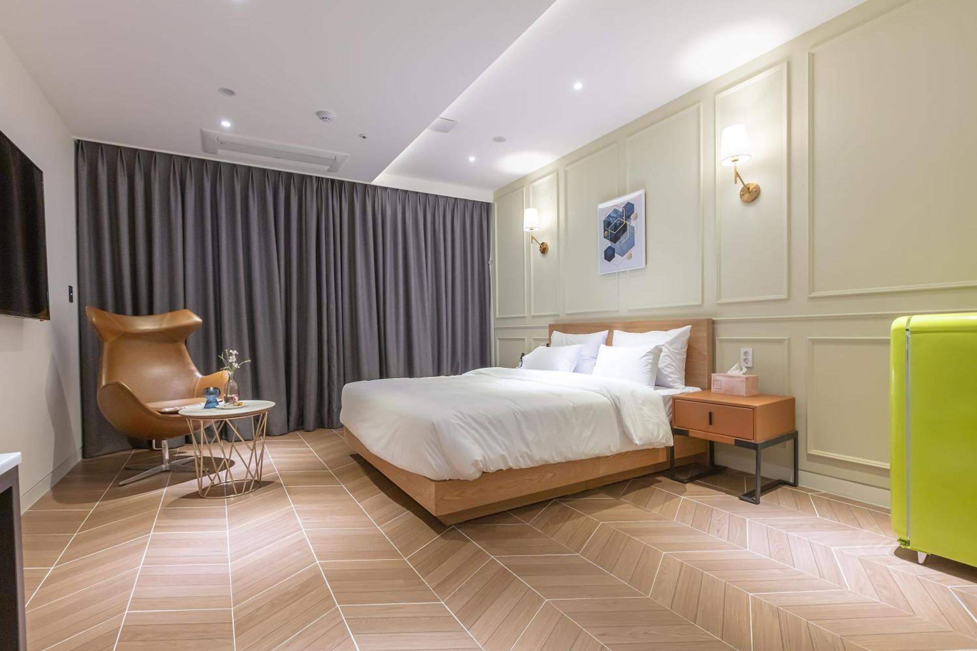 Nomad Hotel Gimhae Bagian luar foto