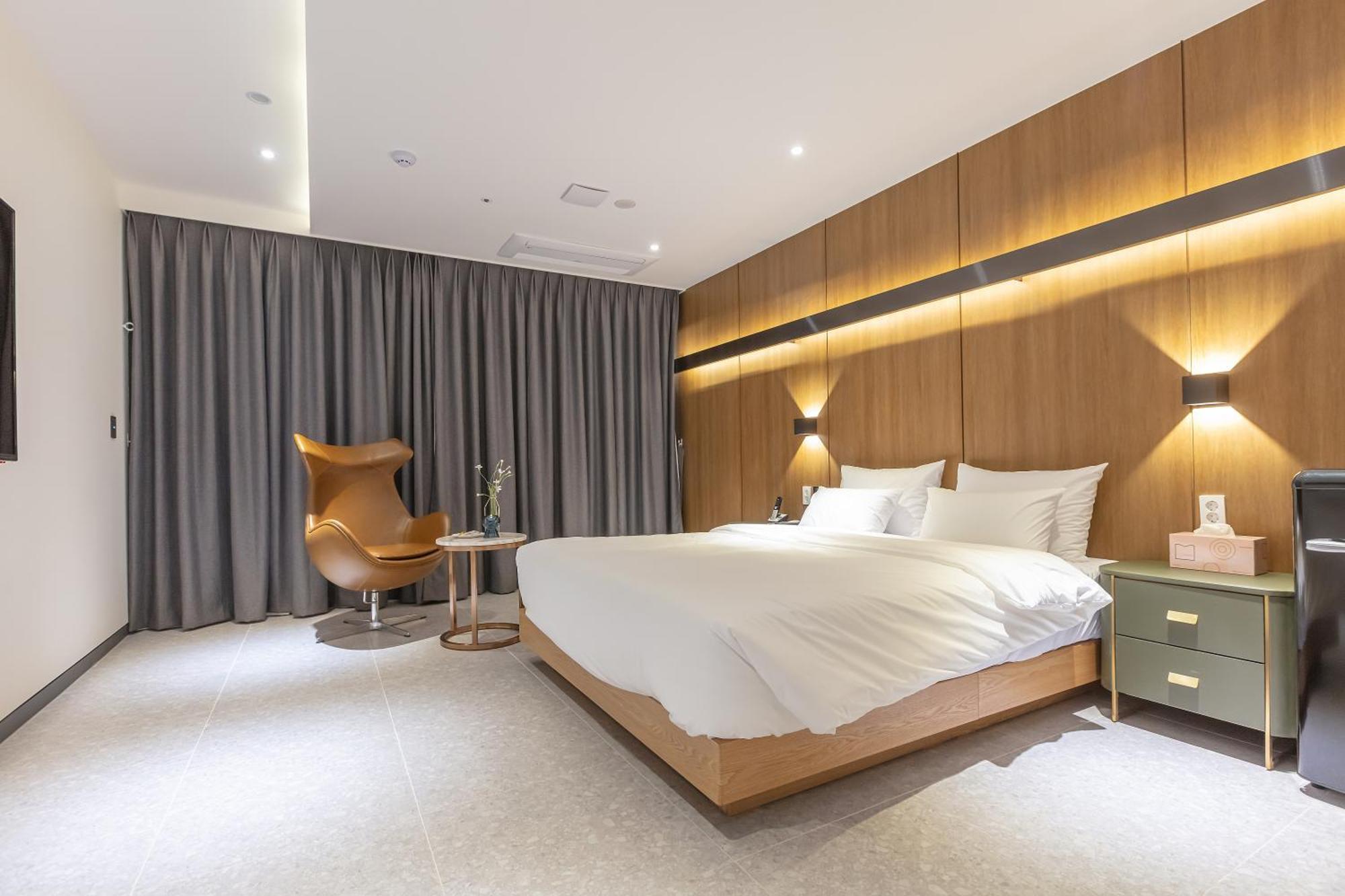 Nomad Hotel Gimhae Bagian luar foto