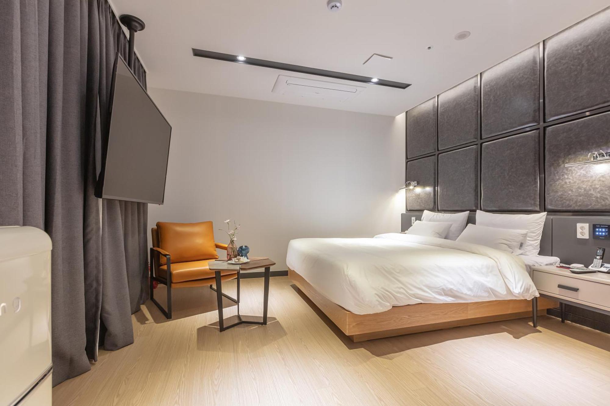 Nomad Hotel Gimhae Bagian luar foto