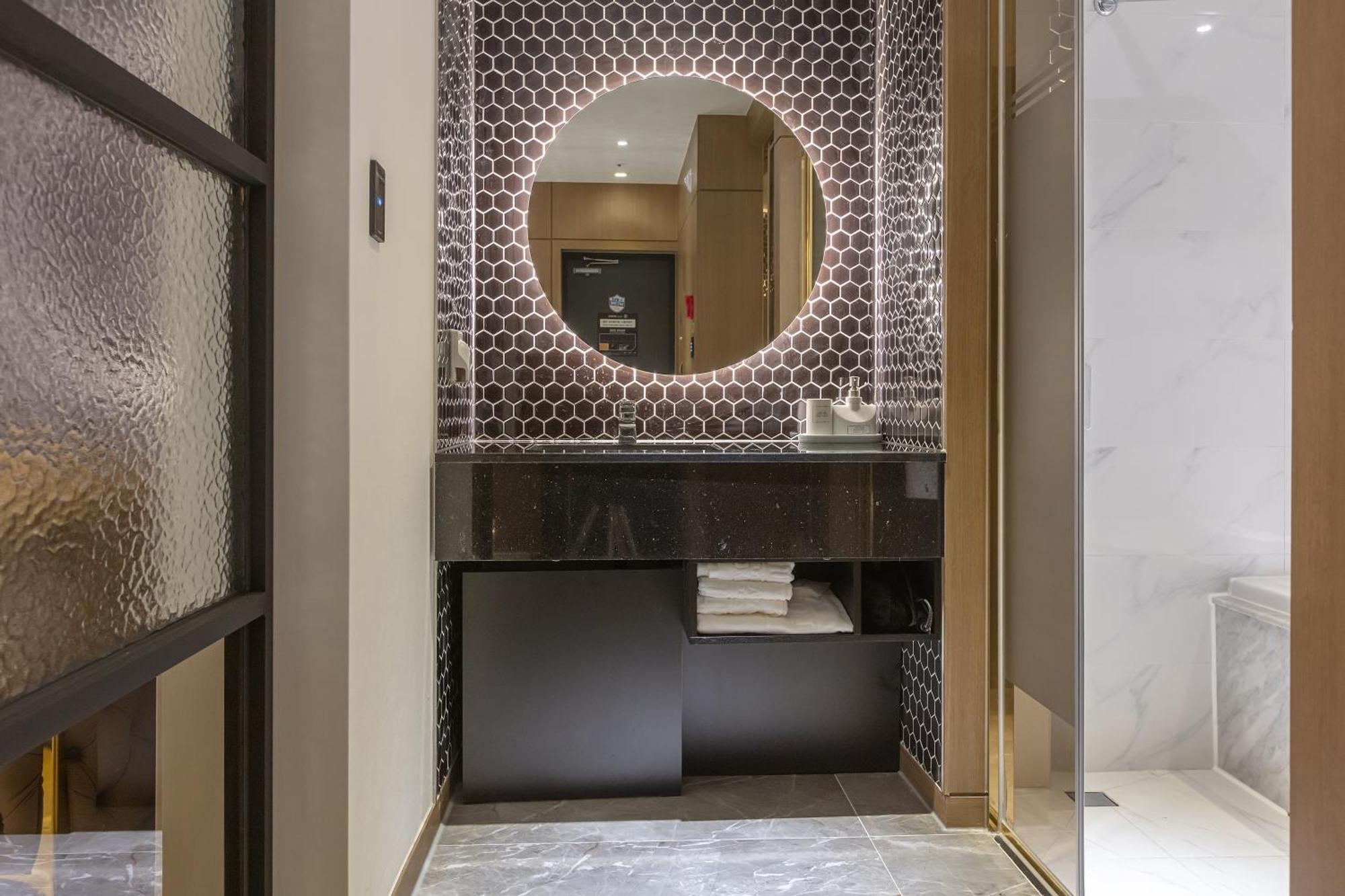 Nomad Hotel Gimhae Bagian luar foto