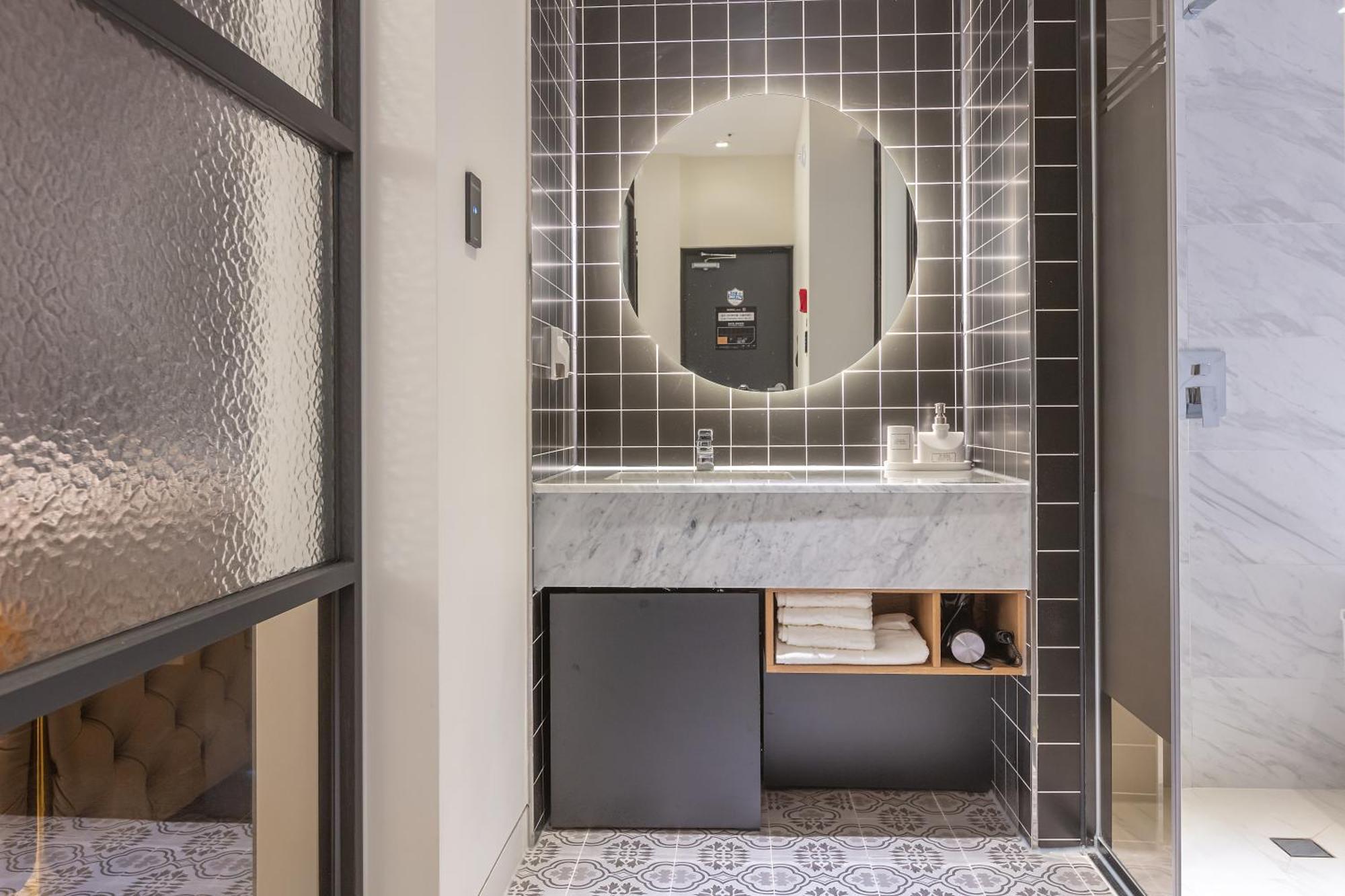 Nomad Hotel Gimhae Bagian luar foto