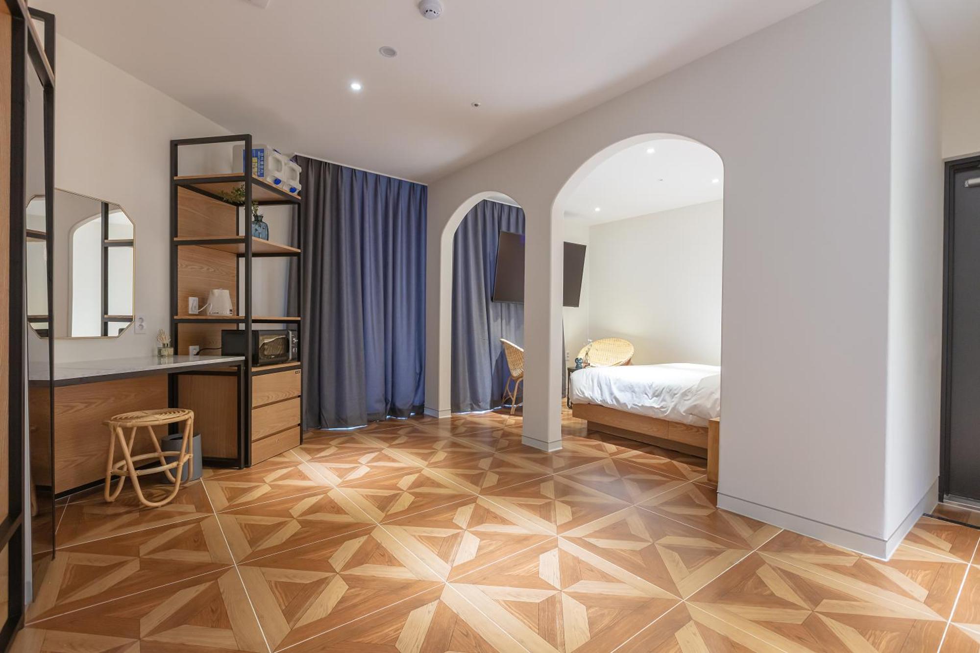 Nomad Hotel Gimhae Bagian luar foto