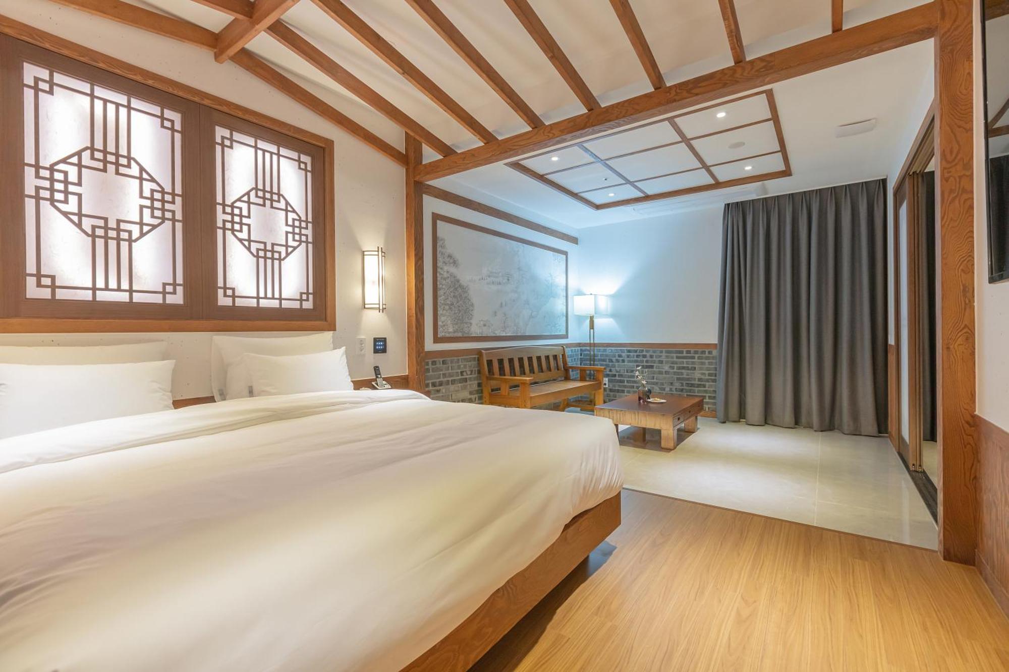 Nomad Hotel Gimhae Bagian luar foto