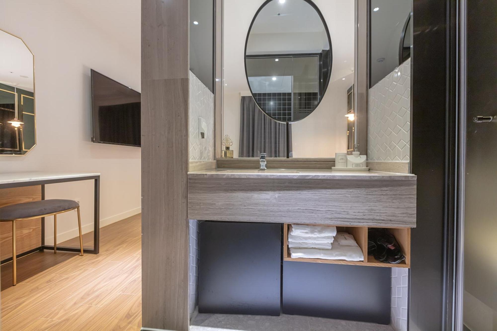 Nomad Hotel Gimhae Bagian luar foto