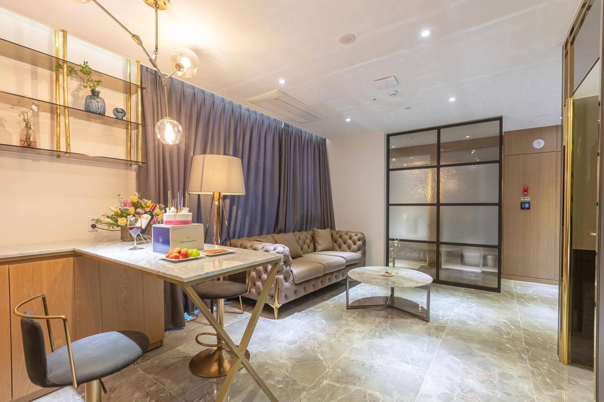 Nomad Hotel Gimhae Bagian luar foto