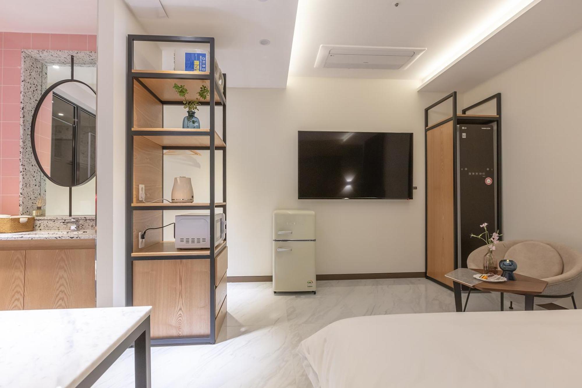 Nomad Hotel Gimhae Bagian luar foto