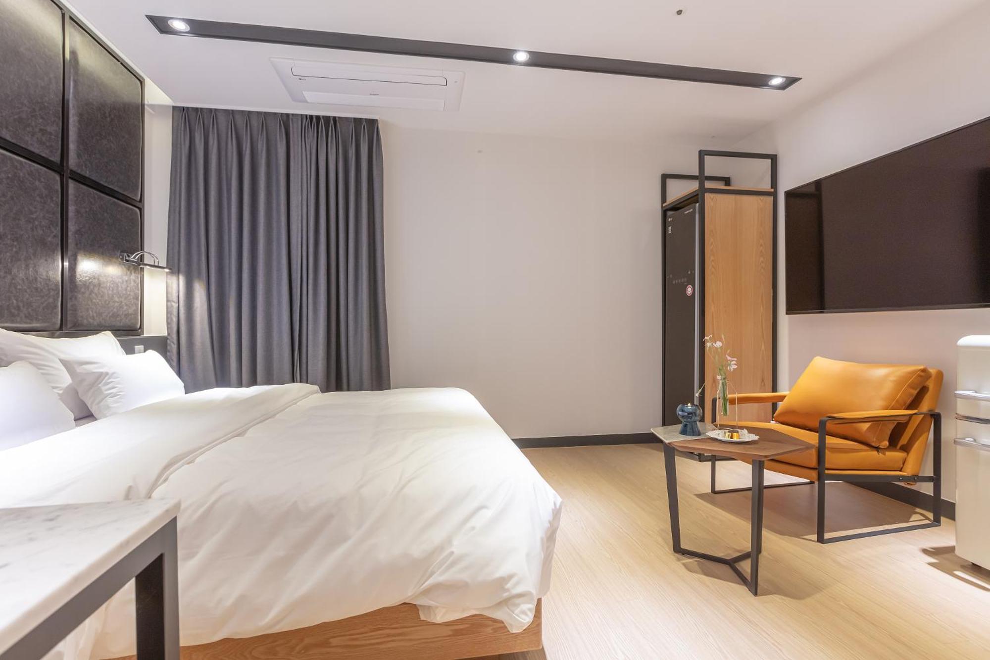 Nomad Hotel Gimhae Bagian luar foto