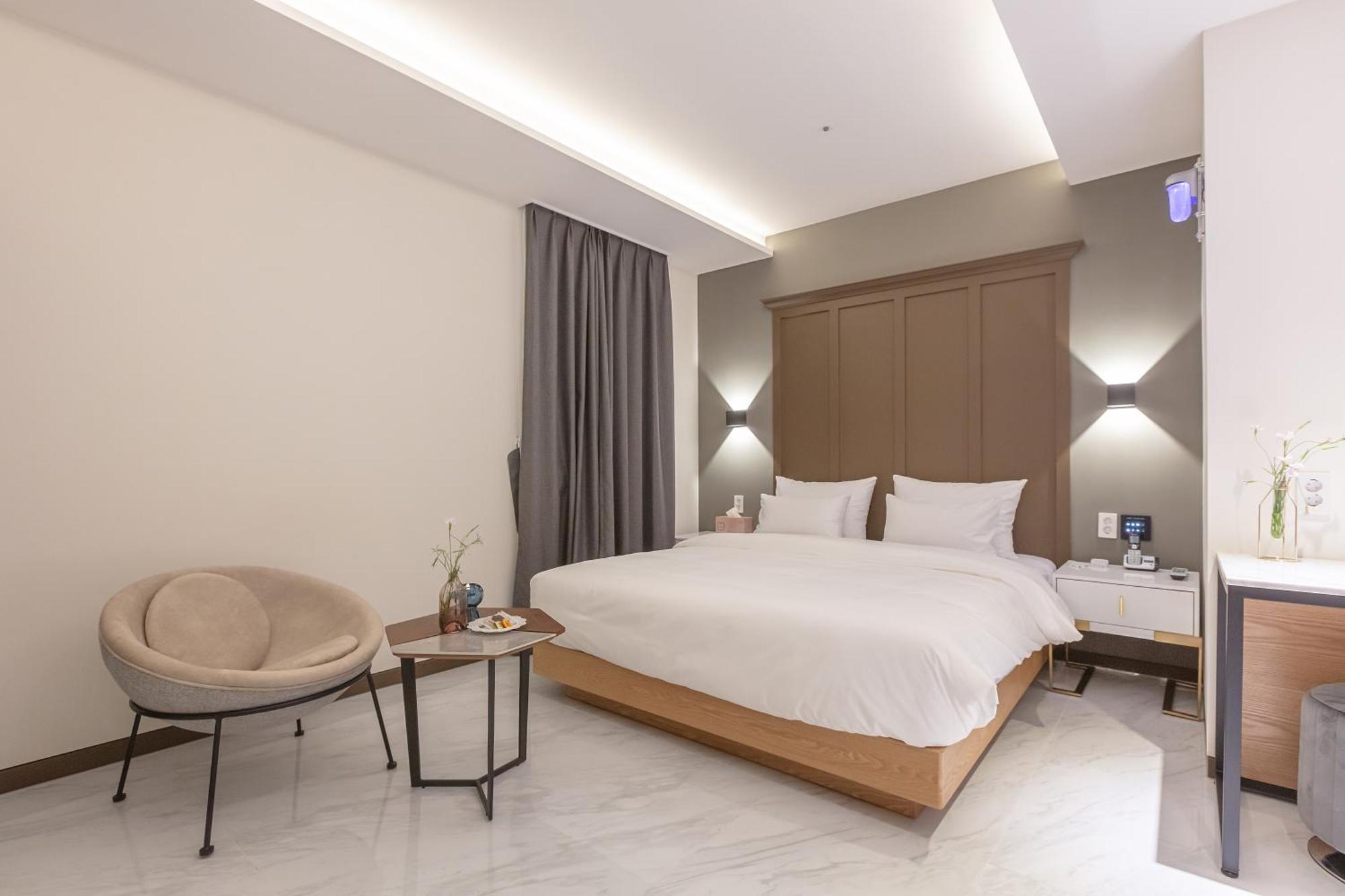 Nomad Hotel Gimhae Bagian luar foto