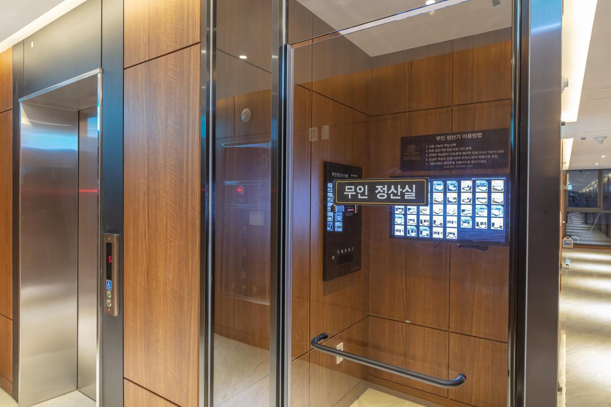 Nomad Hotel Gimhae Bagian luar foto