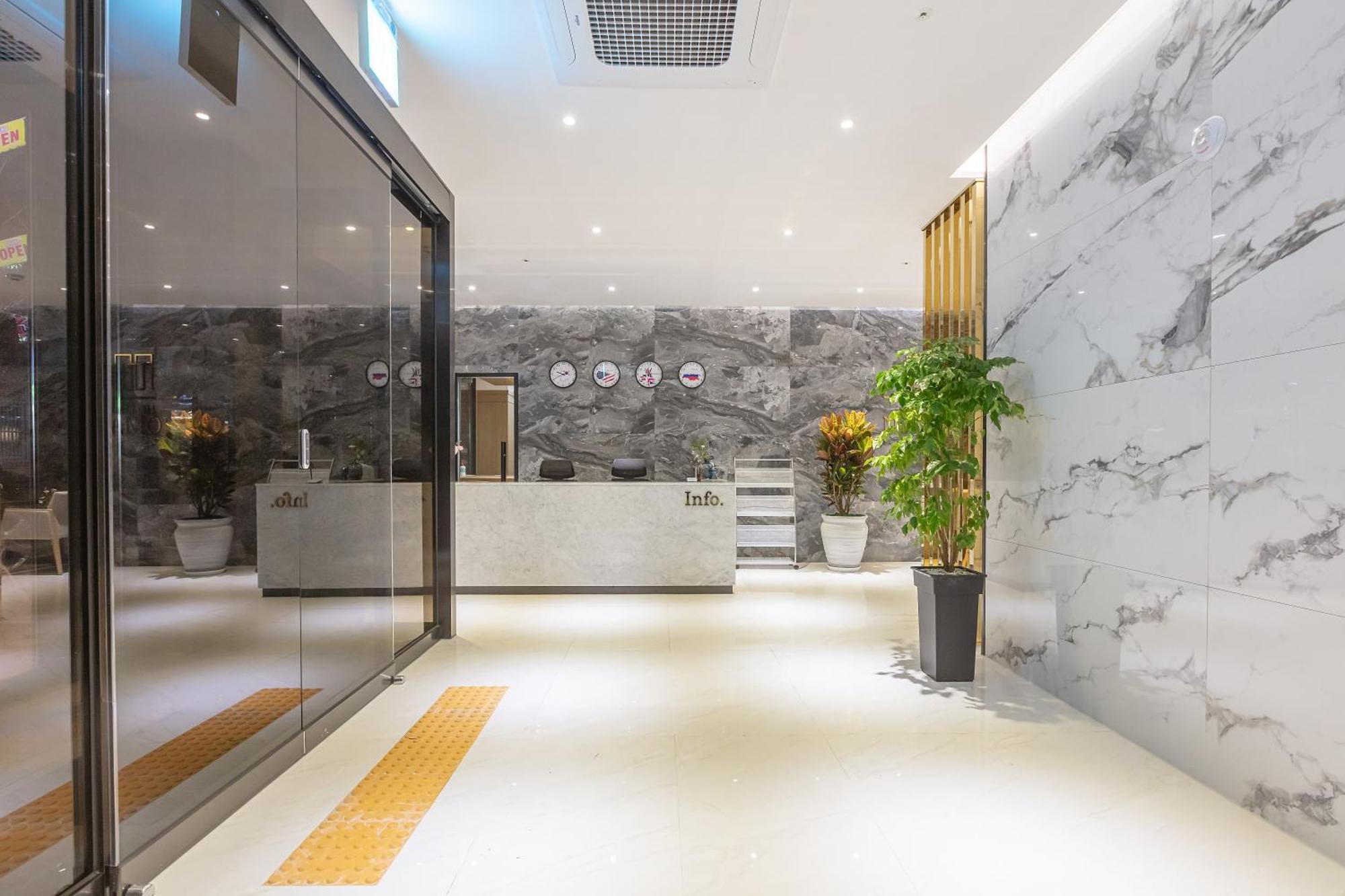 Nomad Hotel Gimhae Bagian luar foto