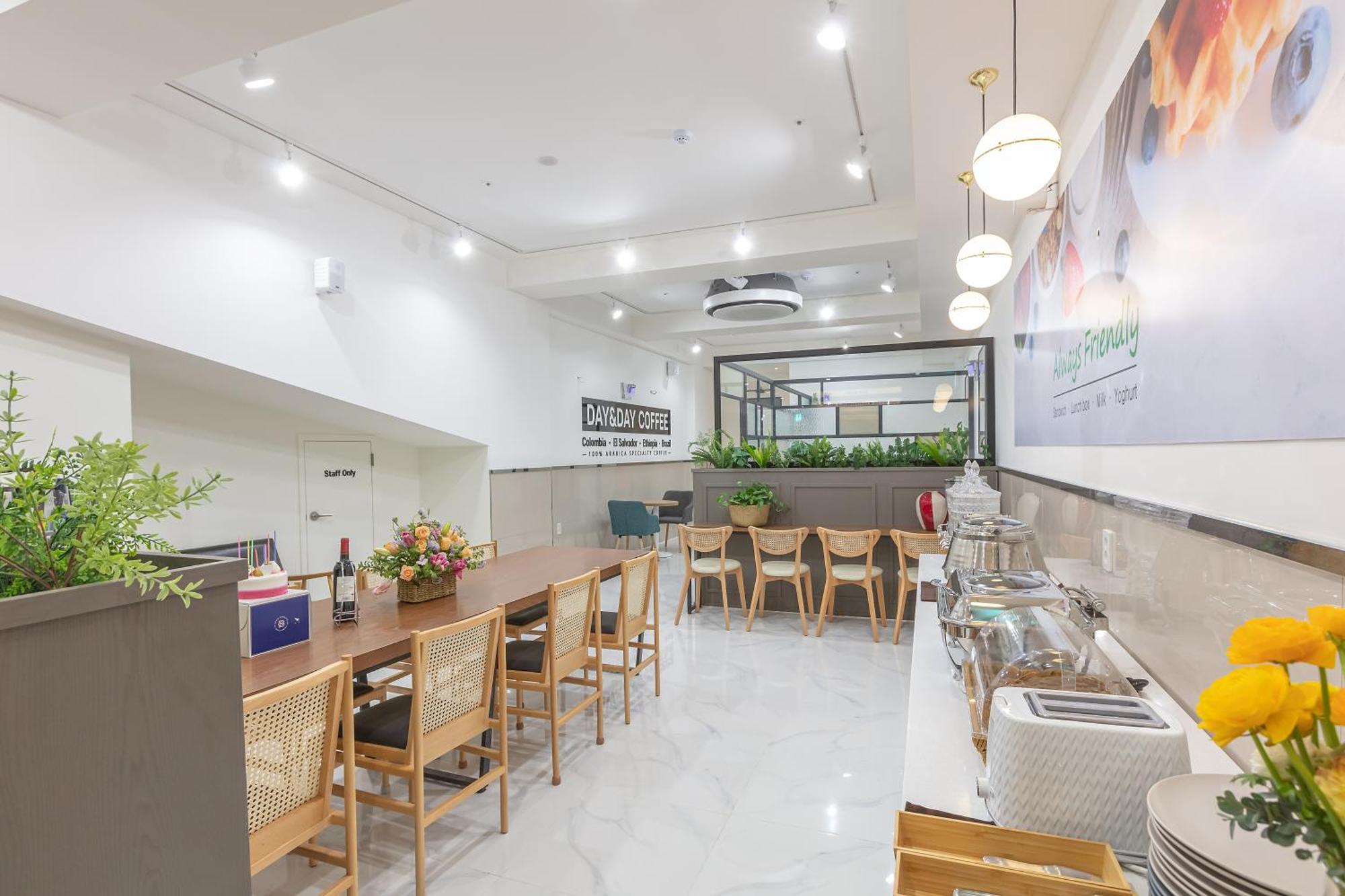 Nomad Hotel Gimhae Bagian luar foto